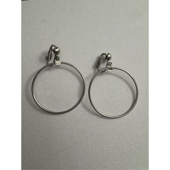 Vintage Y2K Womens Dainty Silver Tone Drop Clip On Hoop Earrings Lightweight 90s - Picture 2 of 4